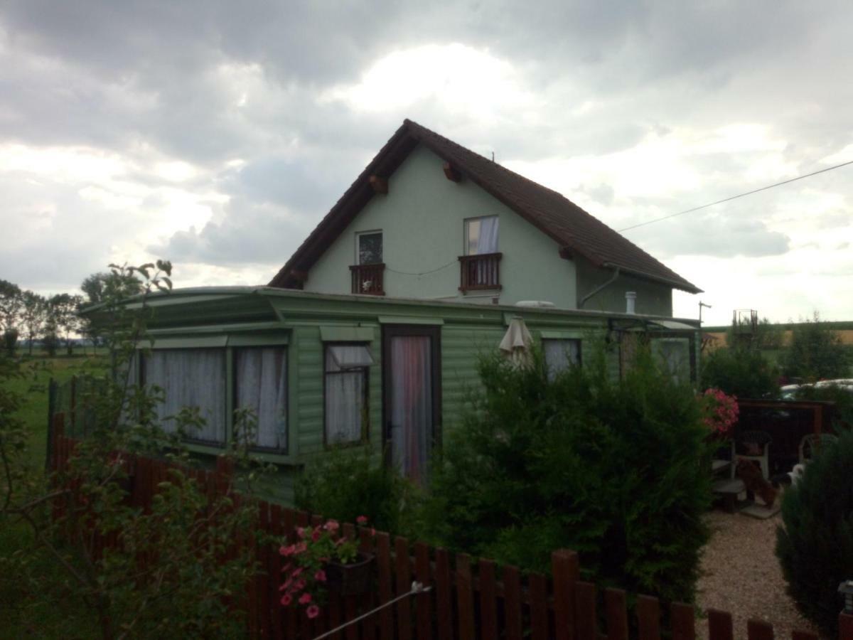 Ubytovani Fanisek V Mobilnim Domku V Ceskem Raji Sobotka Extérieur photo